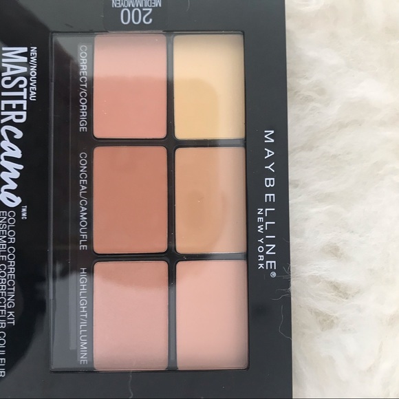 Maybelline correction kit NWT - Picture 3 of 3